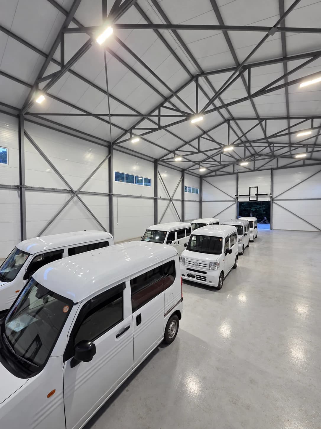 Автомобили Honda N-VAN на складе АвтоМост Азия во Владивостоке