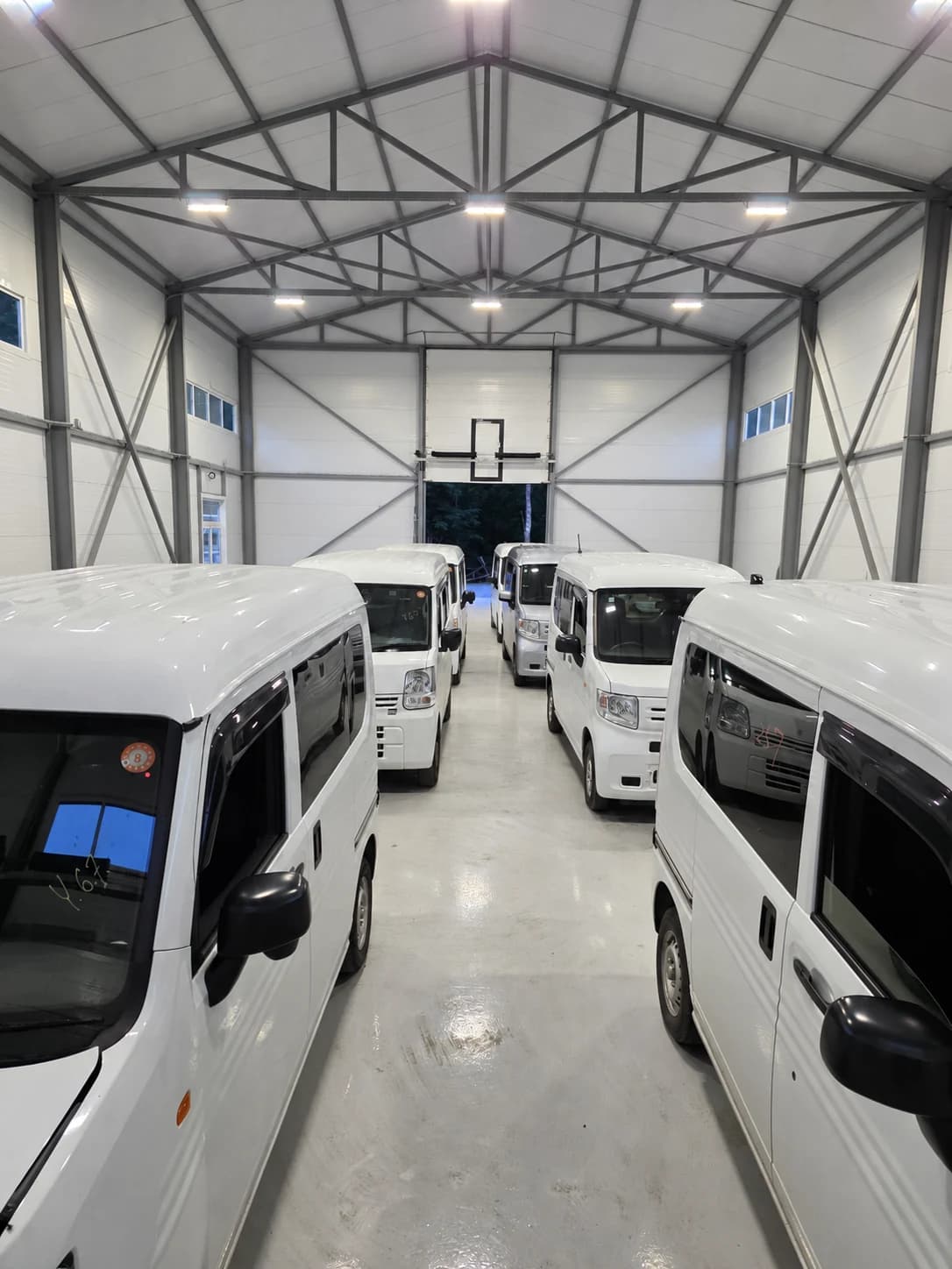 Партия Honda N-VAN на складе АвтоМост Азия во Владивостоке для клиента из Москвы