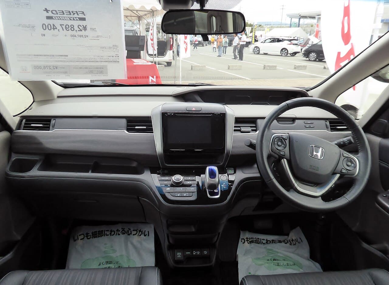 Передняя панель Honda Freed+ HYBRID EX GB7 второго поколения, японская пятиместная версия