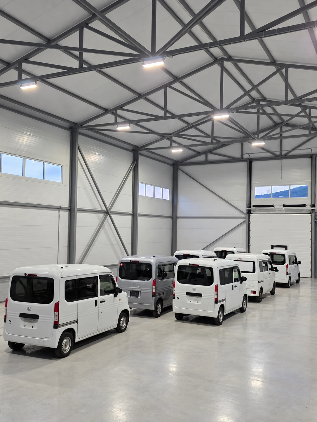 Партия Honda N-VAN на складе АвтоМост Азия во Владивостоке, вид сзади